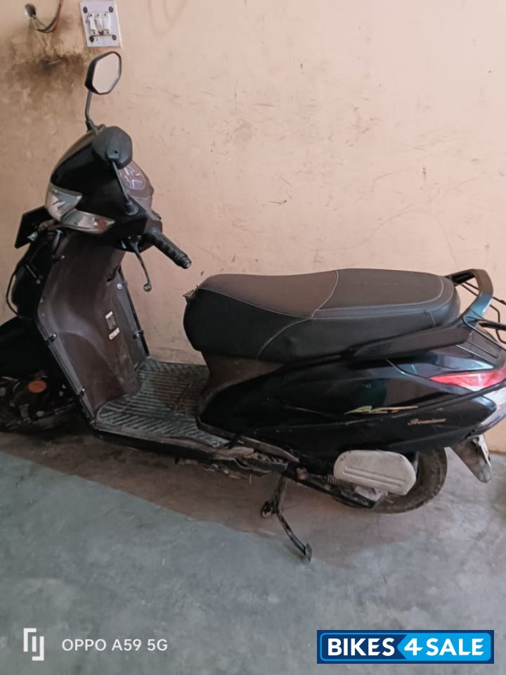 Pearl Siren Blue A Honda Activa 6G Dlx
