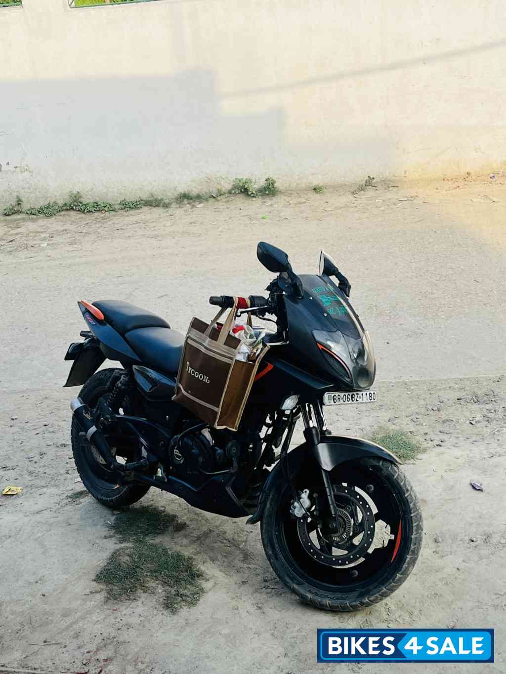 Bajaj Pulsar 180F Neon
