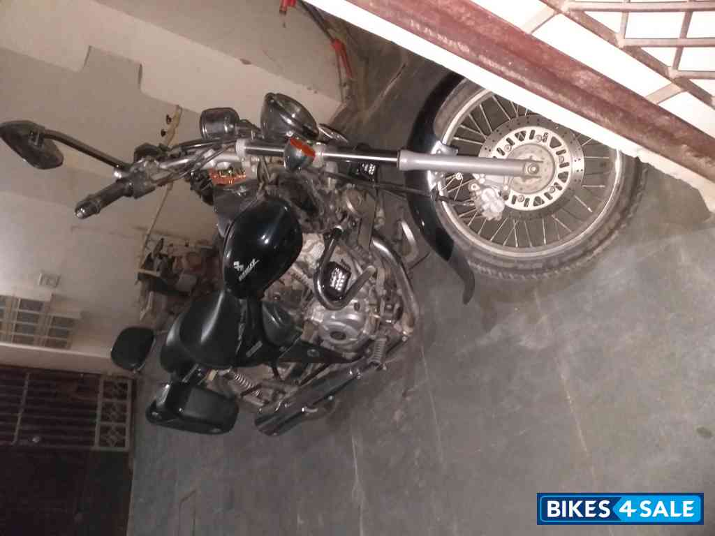 Black Bajaj Avenger Street 220