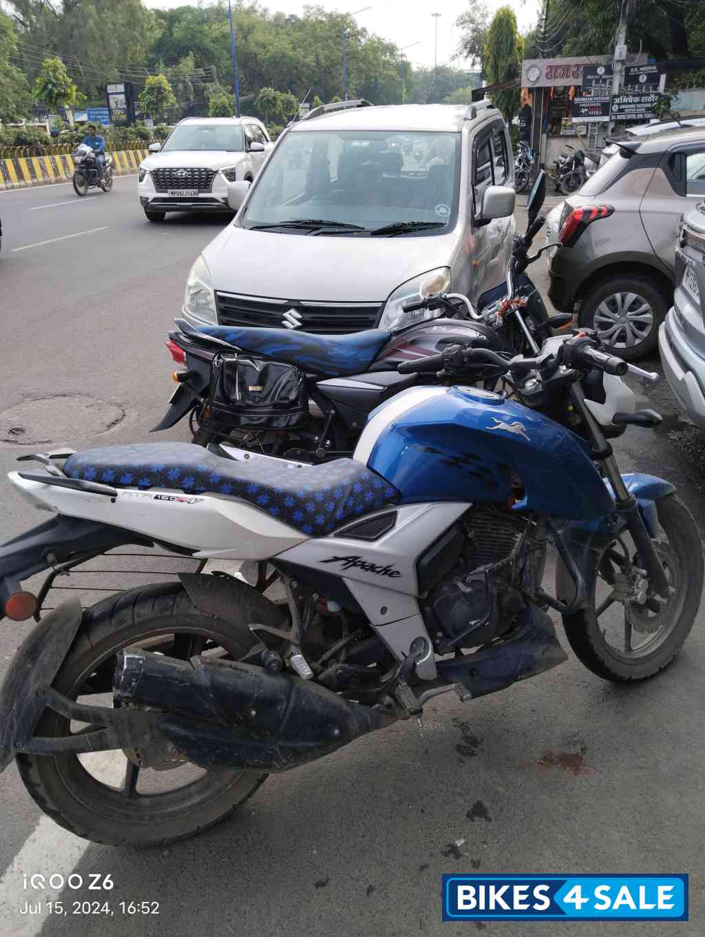 Blue White TVS Apache RTR 160 4V