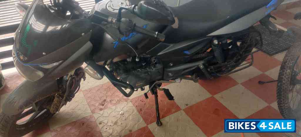 Gray Bajaj Pulsar 125 Neon Disc Single Seat