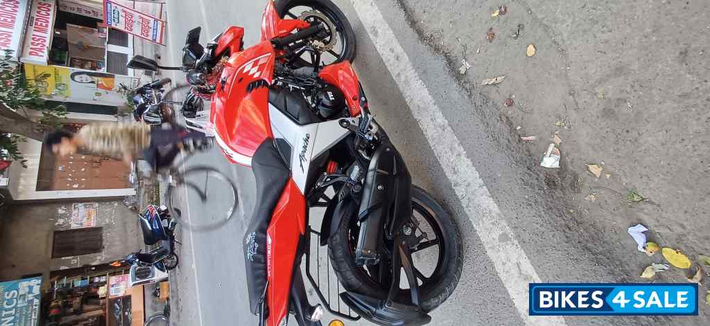 Red & White TVS Apache RTR 160 4V BS6