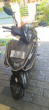 Black Yamaha Cygnus Ray ZR