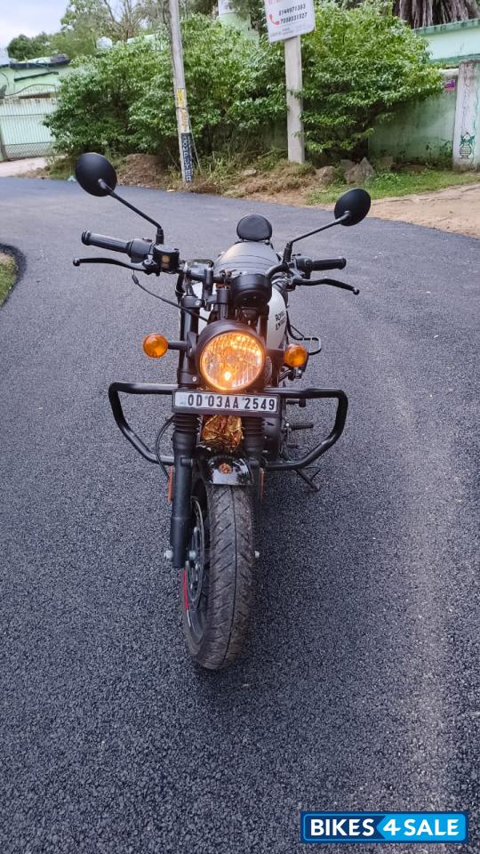 White Royal Enfield Hunter 350 Metro White Royal Enfield Hunter 350 Metro