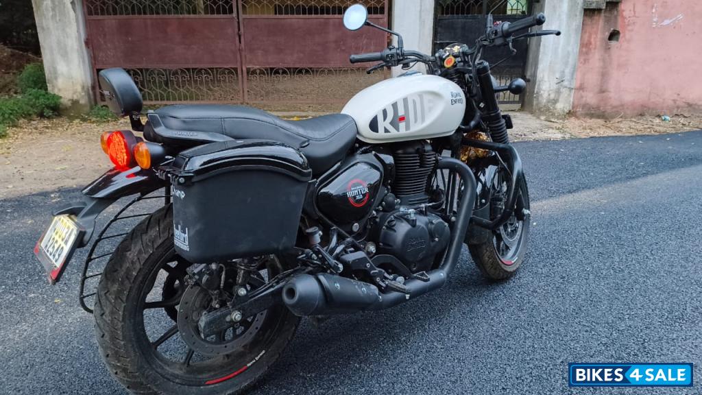 White Royal Enfield Hunter 350 Metro White Royal Enfield Hunter 350 Metro