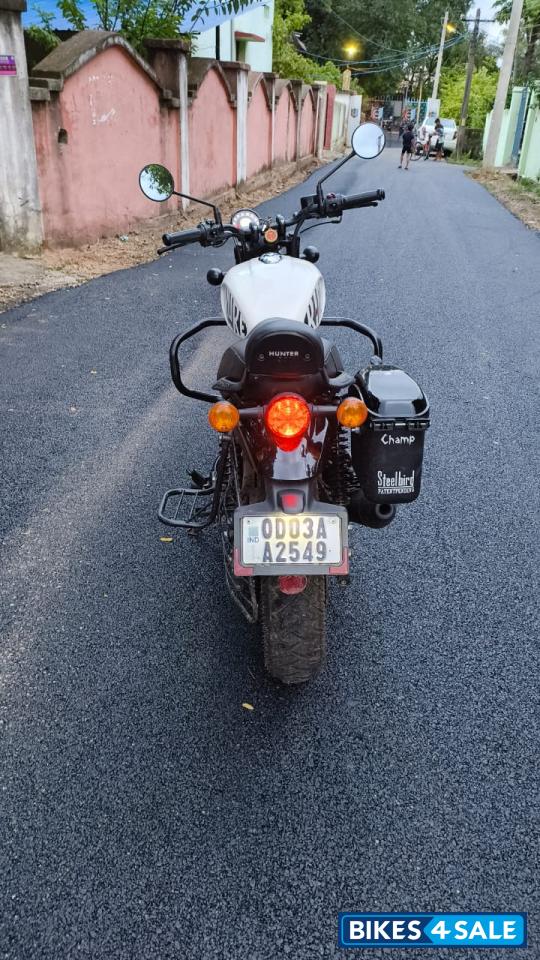 White Royal Enfield Hunter 350 Metro White Royal Enfield Hunter 350 Metro