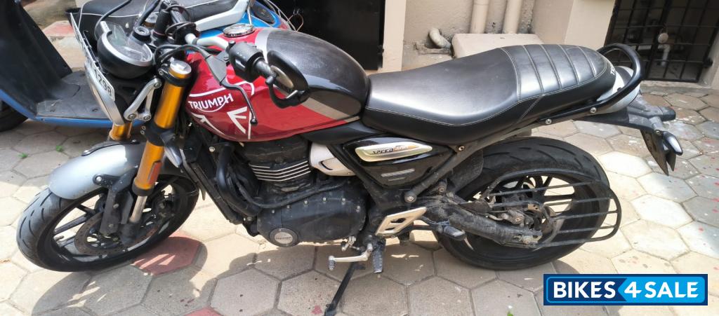 Red Triumph Speed 400