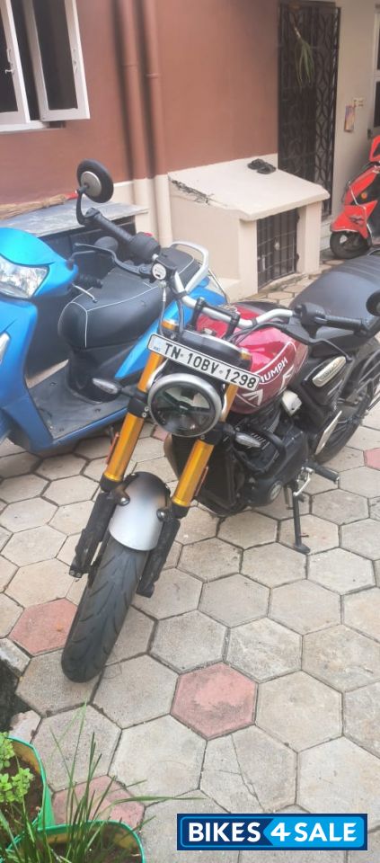 Red Triumph Speed 400