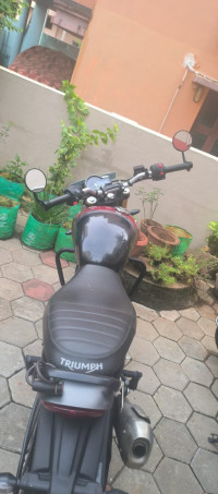 Red Triumph Speed 400