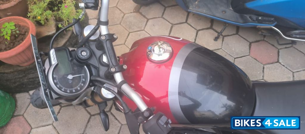 Red Triumph Speed 400