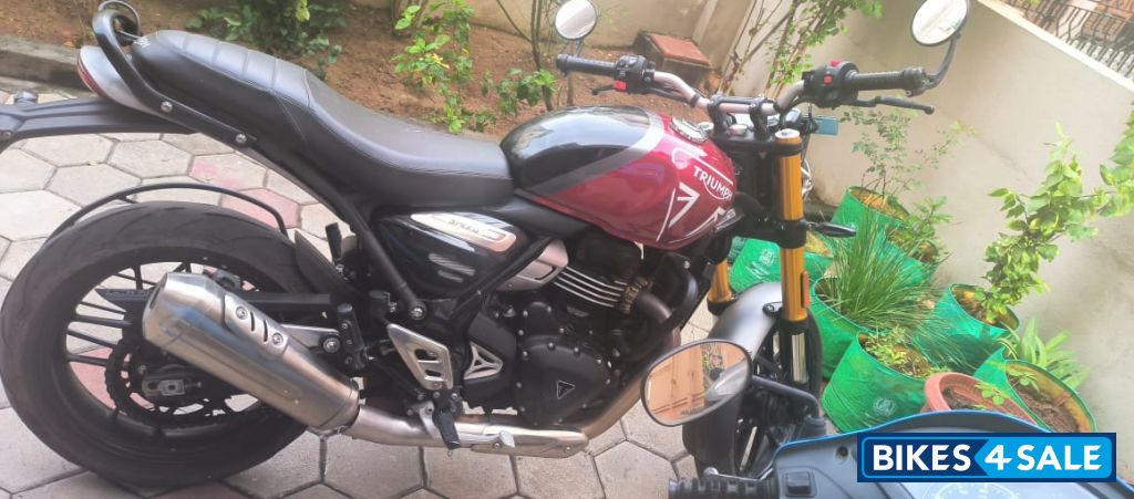 Red Triumph Speed 400