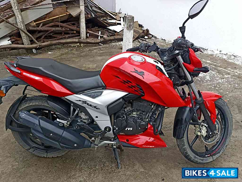 Red TVS Apache RTR 160