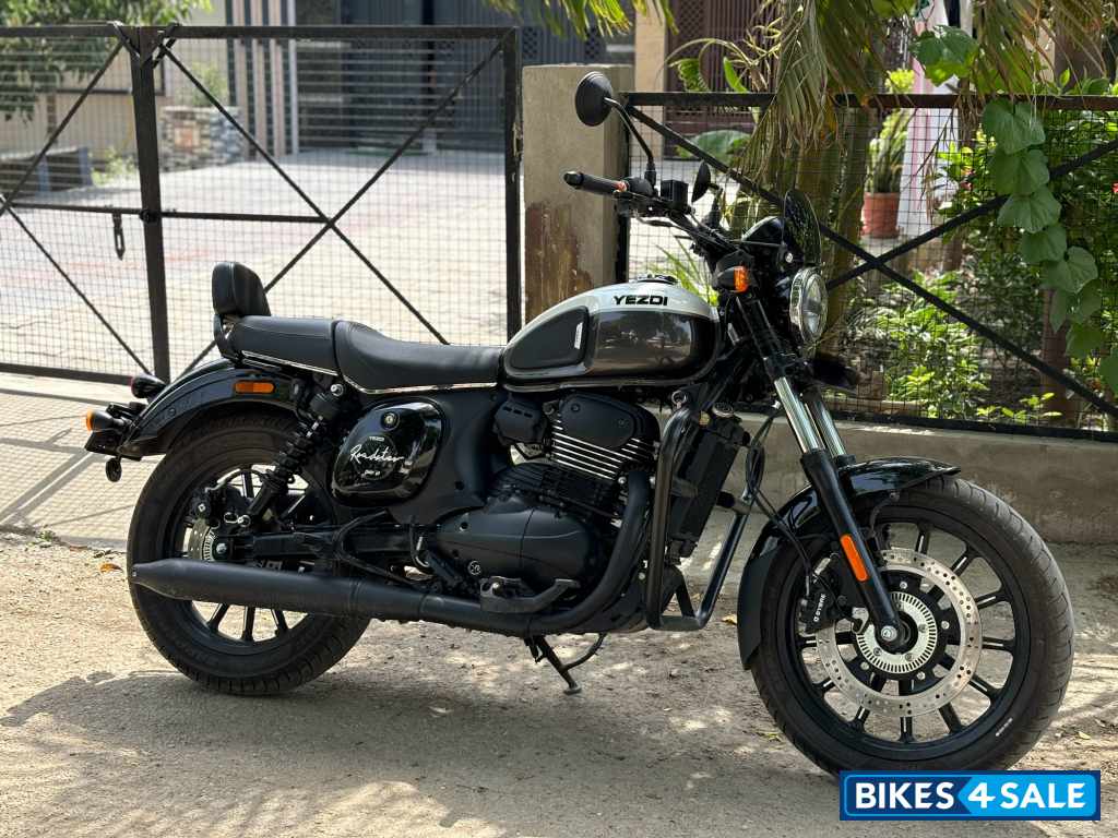 Yezdi Roadster Dual Tone