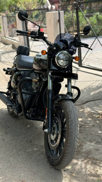 Yezdi Roadster Dual Tone