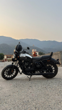 Yezdi Roadster Dual Tone