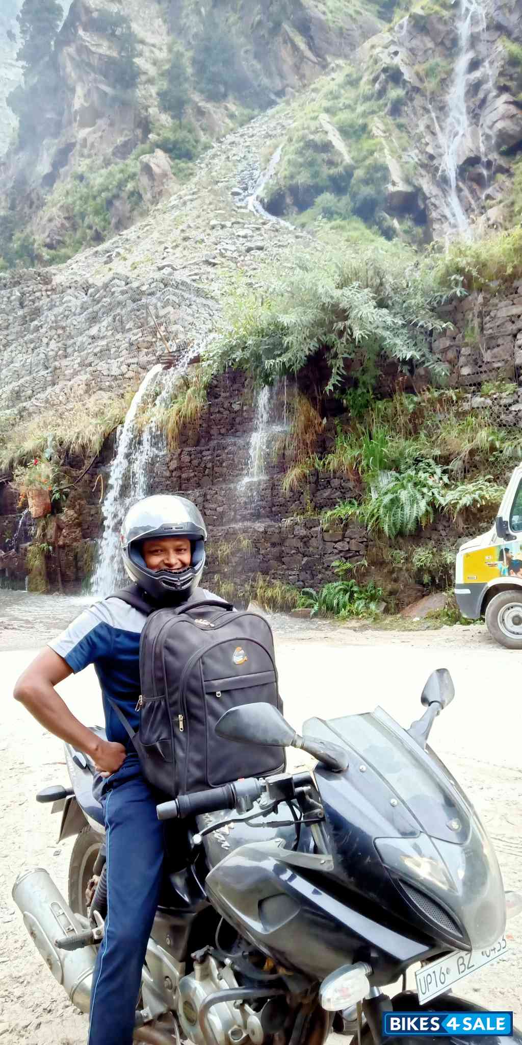 Bajaj Pulsar 220F