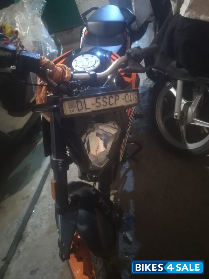 Black & Orange KTM Duke 125 2020