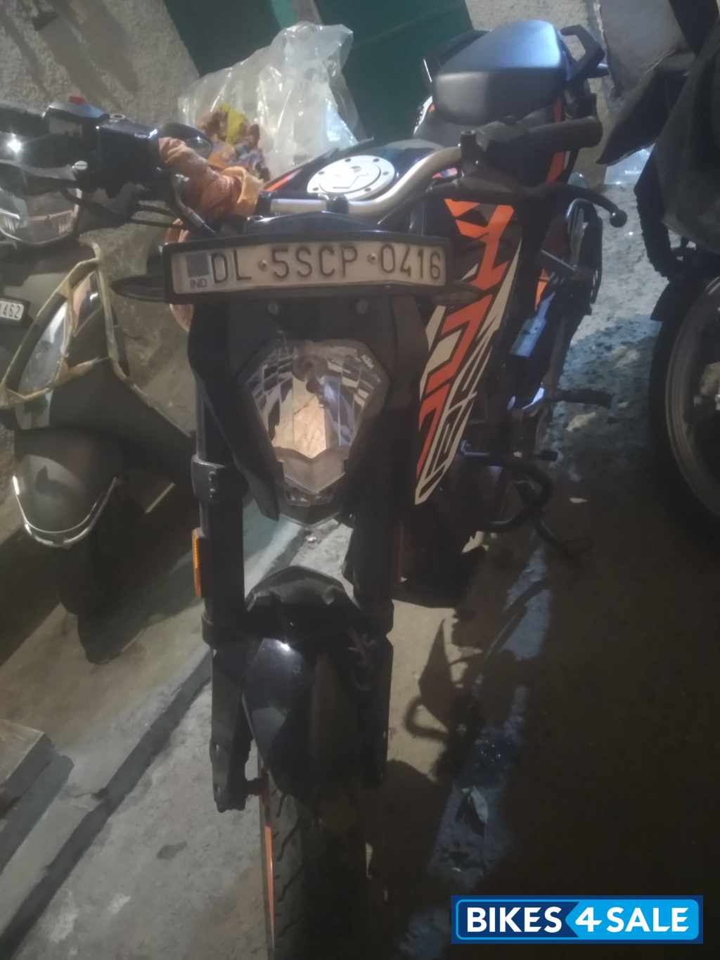 Black & Orange KTM Duke 125 2020