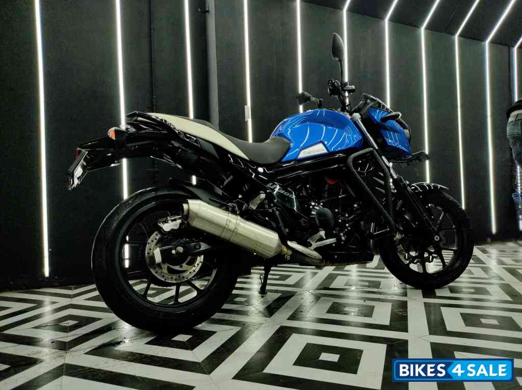 Mahindra Mojo UT 300