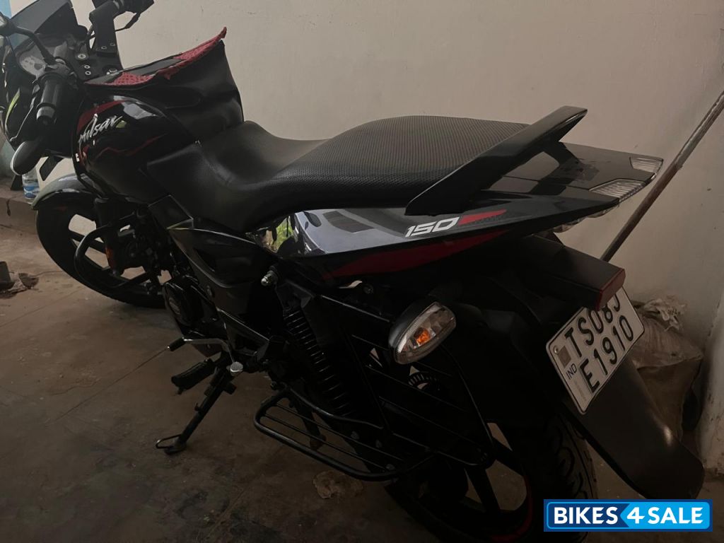 Black Red Bajaj Pulsar 150 Twin Disc