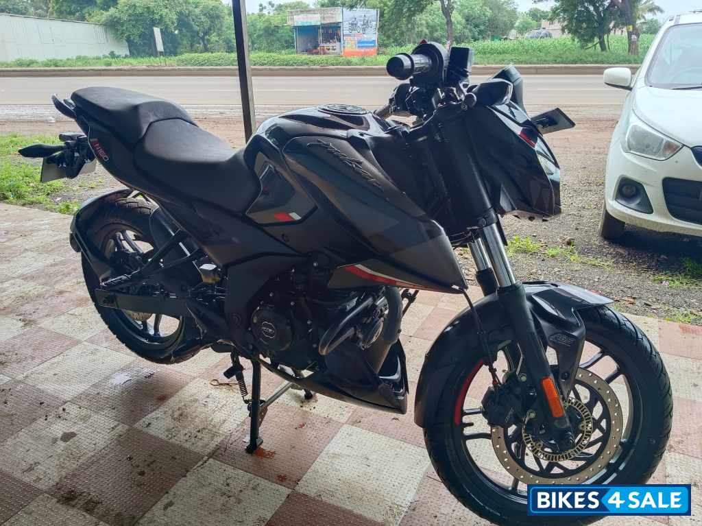 Brooklyn Black Bajaj Pulsar N160 Dual Channel ABS