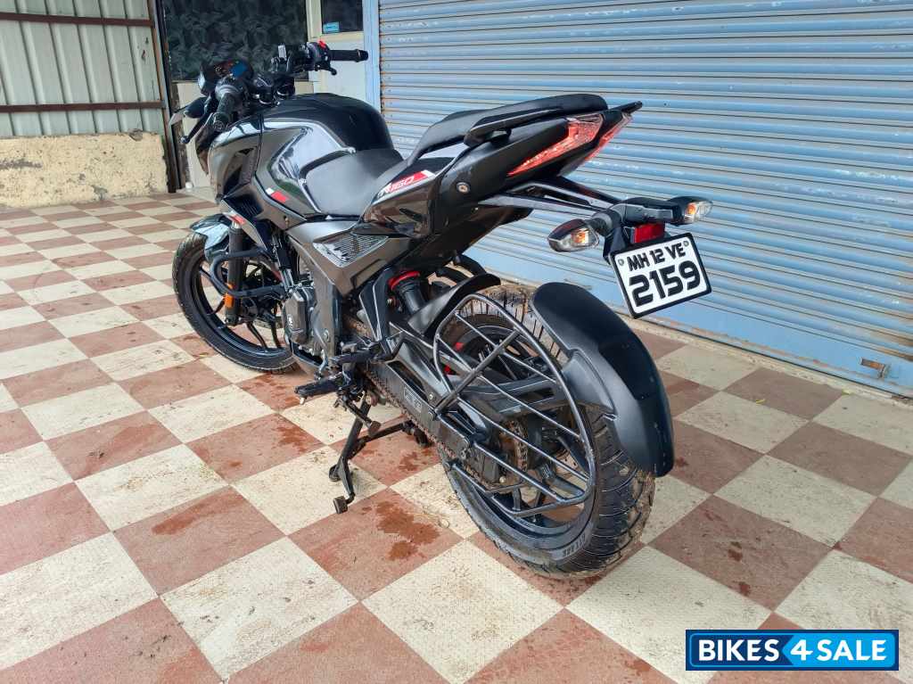 Brooklyn Black Bajaj Pulsar N160 Dual Channel ABS