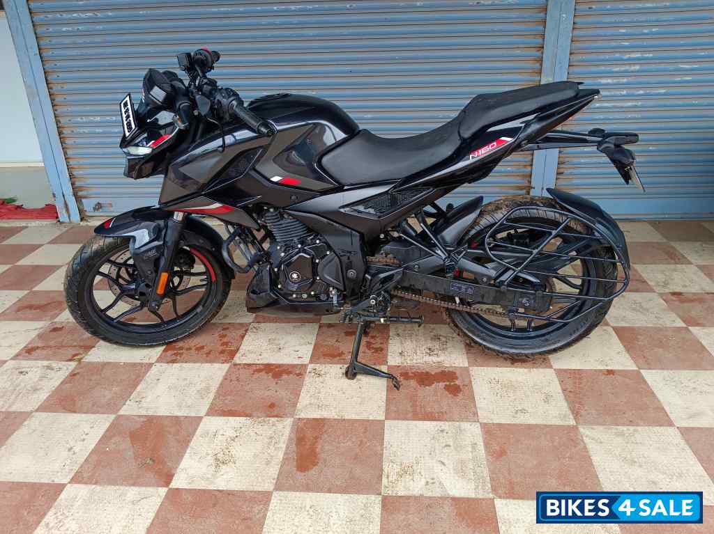 Brooklyn Black Bajaj Pulsar N160 Dual Channel ABS