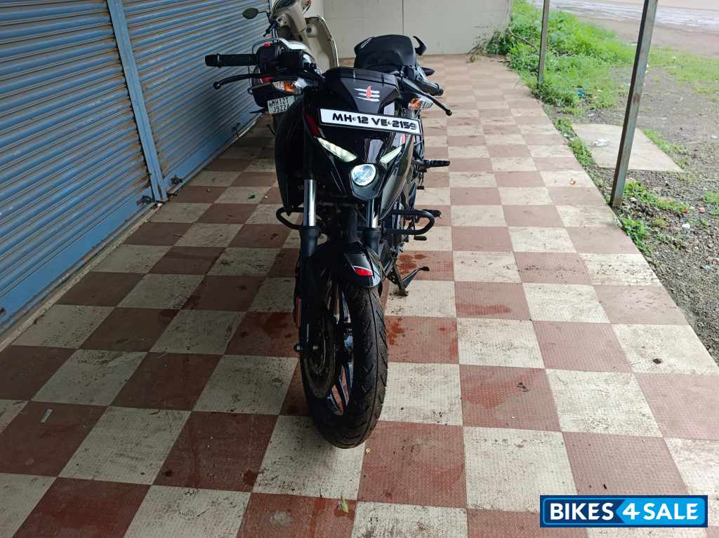 Brooklyn Black Bajaj Pulsar N160 Dual Channel ABS