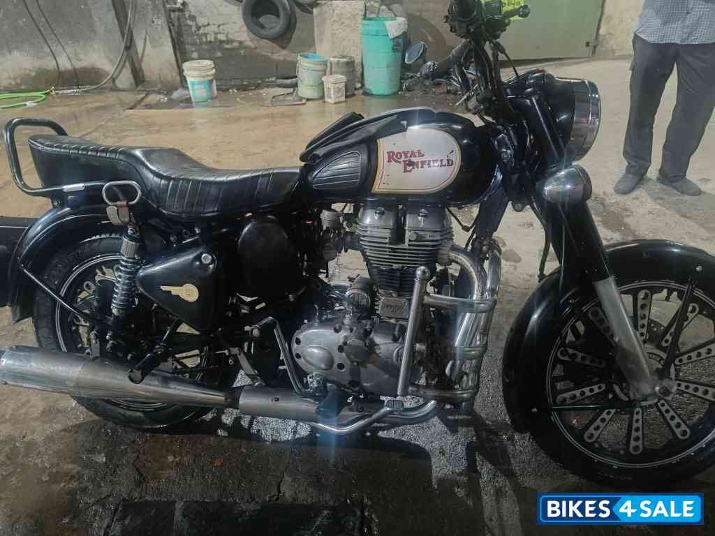 Black Royal Enfield Classic 350