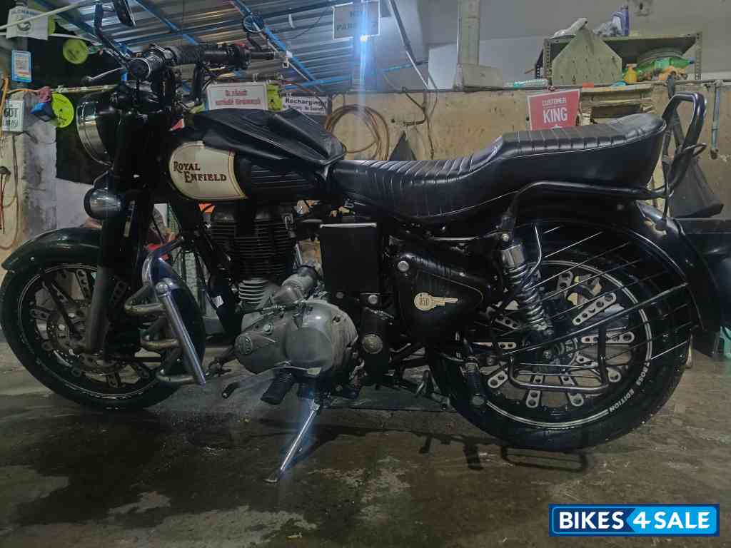 Black Royal Enfield Classic 350