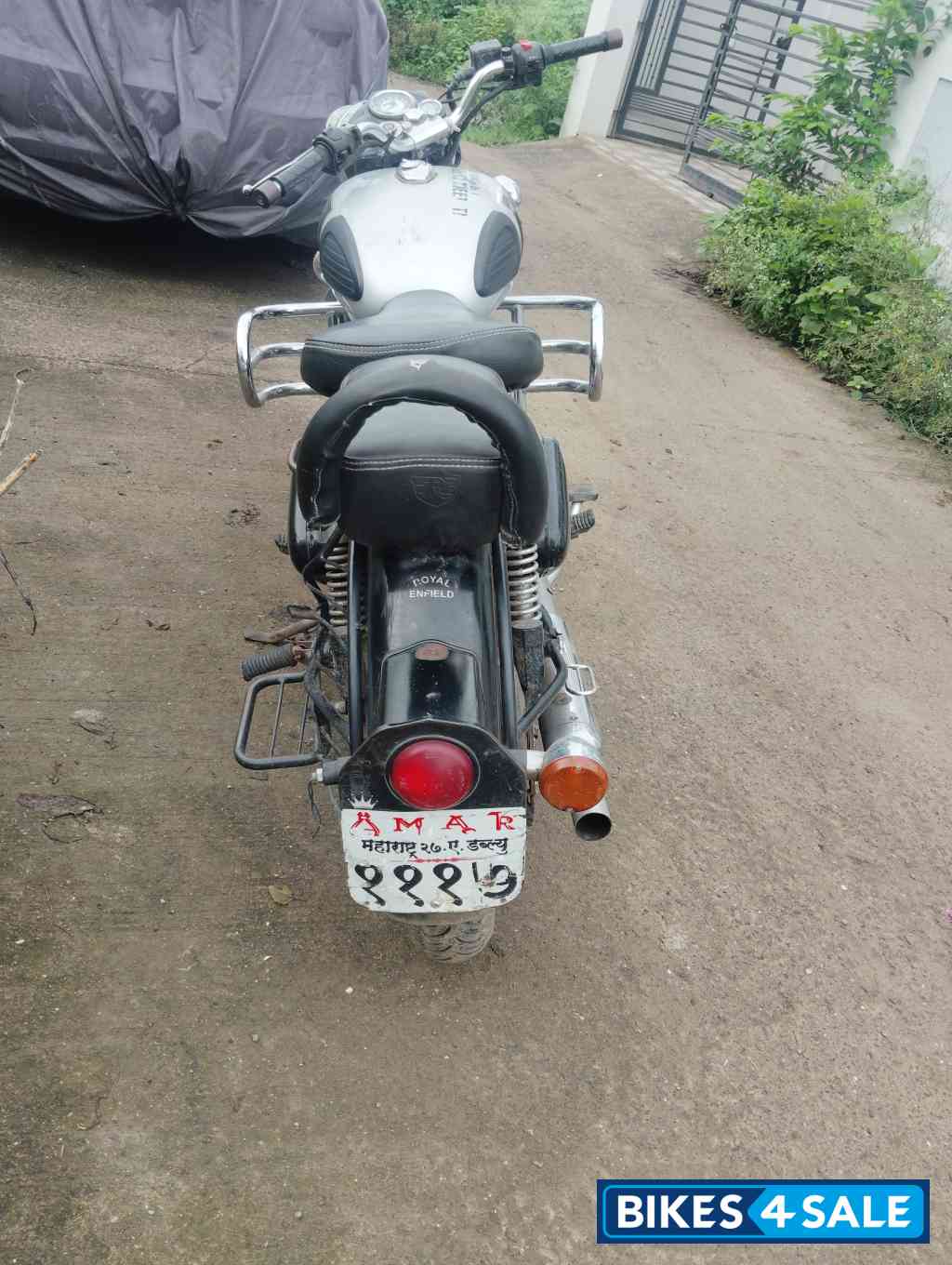 Black Royal Enfield Classic 350