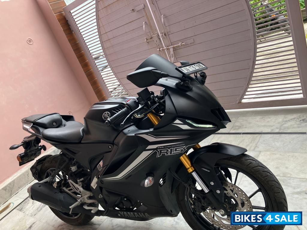 Yamaha R15 V4