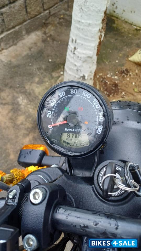 Black Royal Enfield Hunter 350 Retro