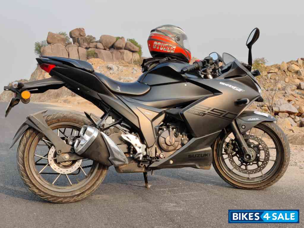 Mat Black Suzuki Gixxer SF 250