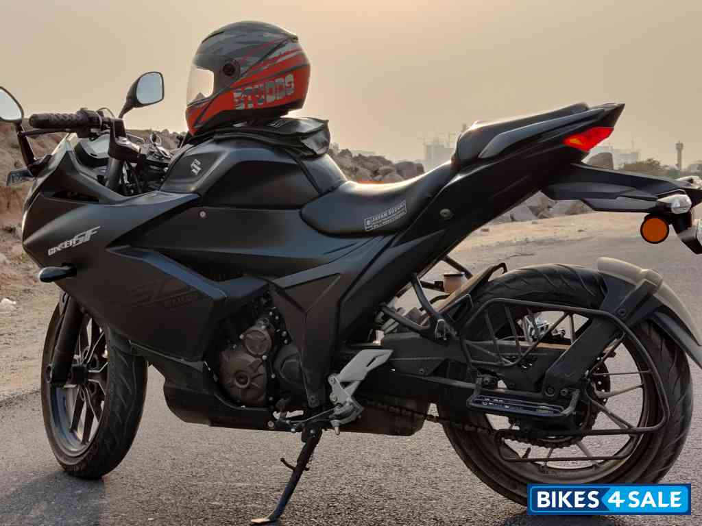 Mat Black Suzuki Gixxer SF 250