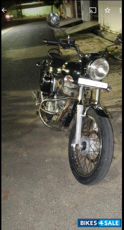 Black Royal Enfield Bullet Electra 5S
