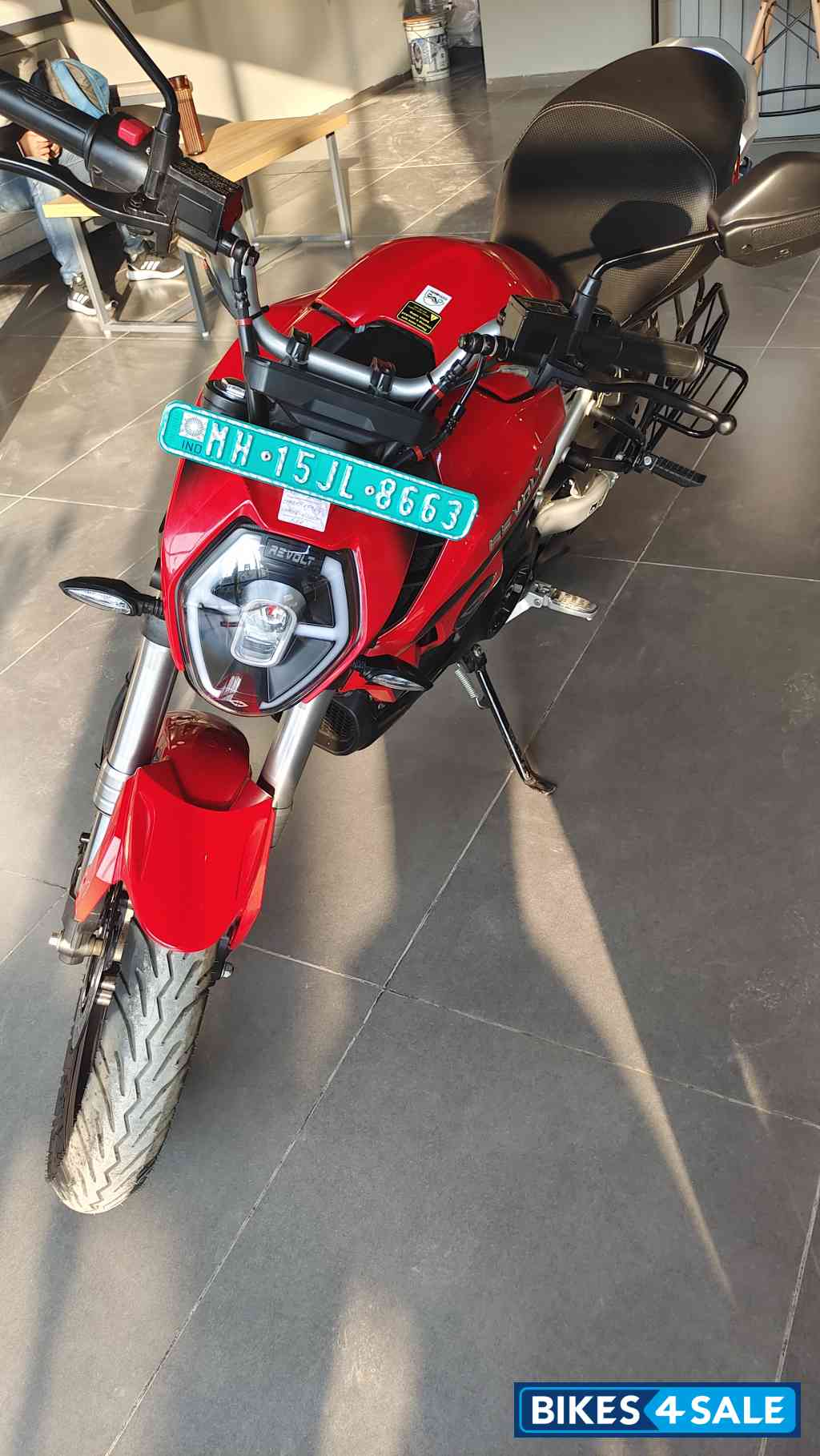 Revolt RV 400 Revolt RV 400