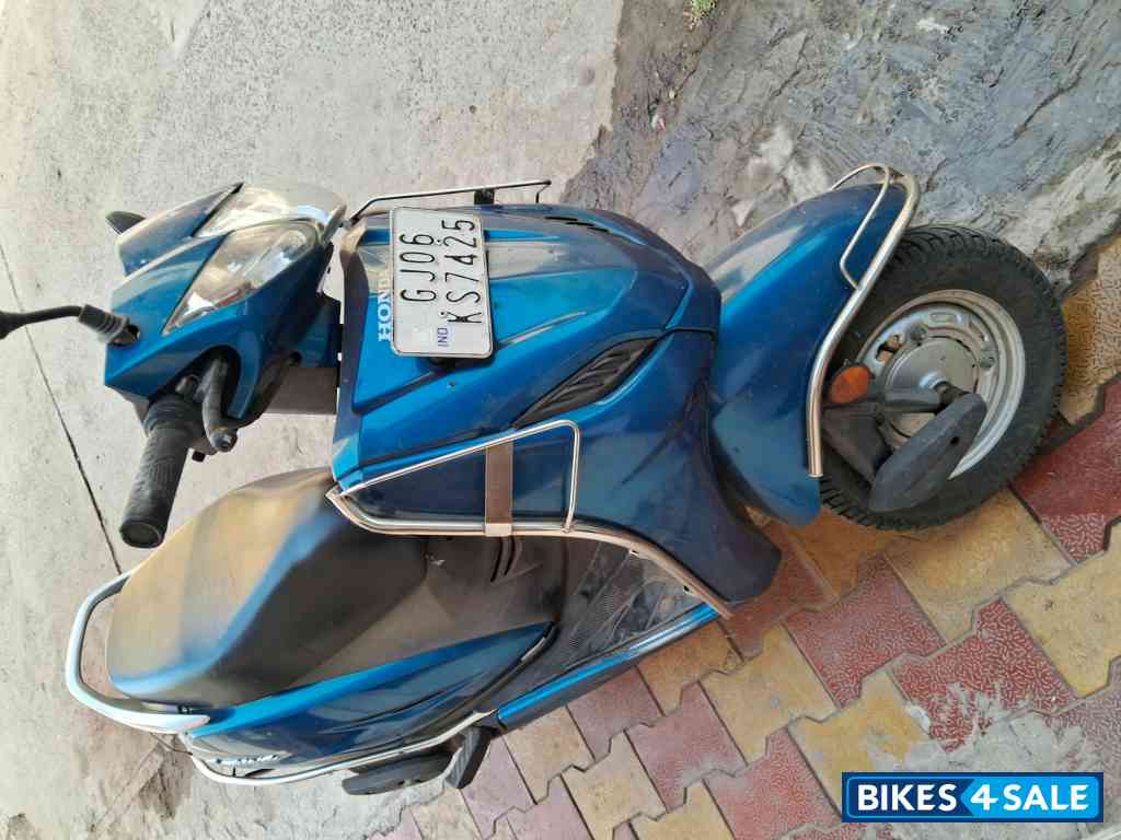 Blue Honda Activa 4G