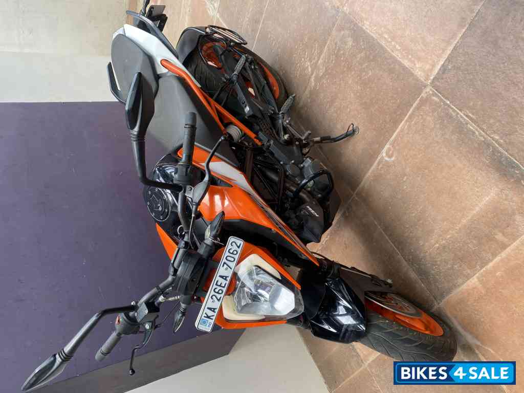 Orange KTM Duke 250