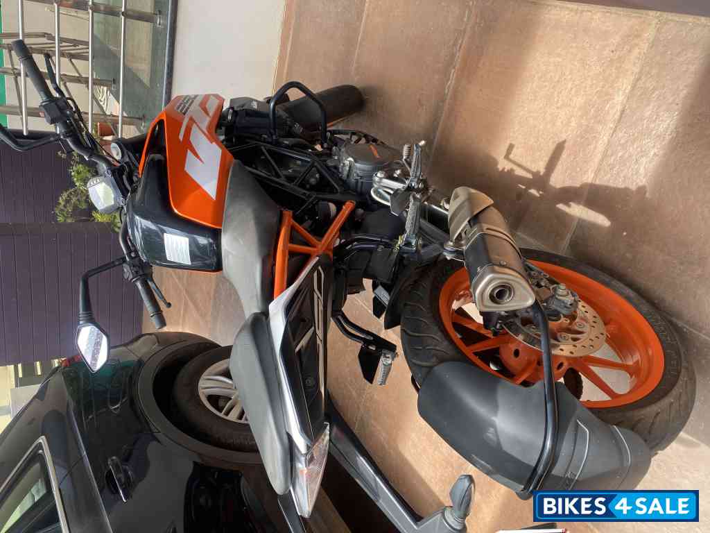 Orange KTM Duke 250