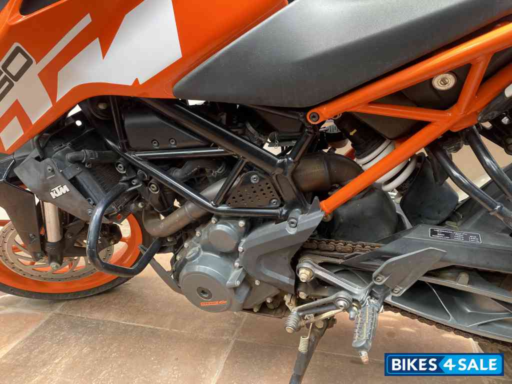 Orange KTM Duke 250
