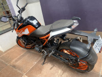 Orange KTM Duke 250