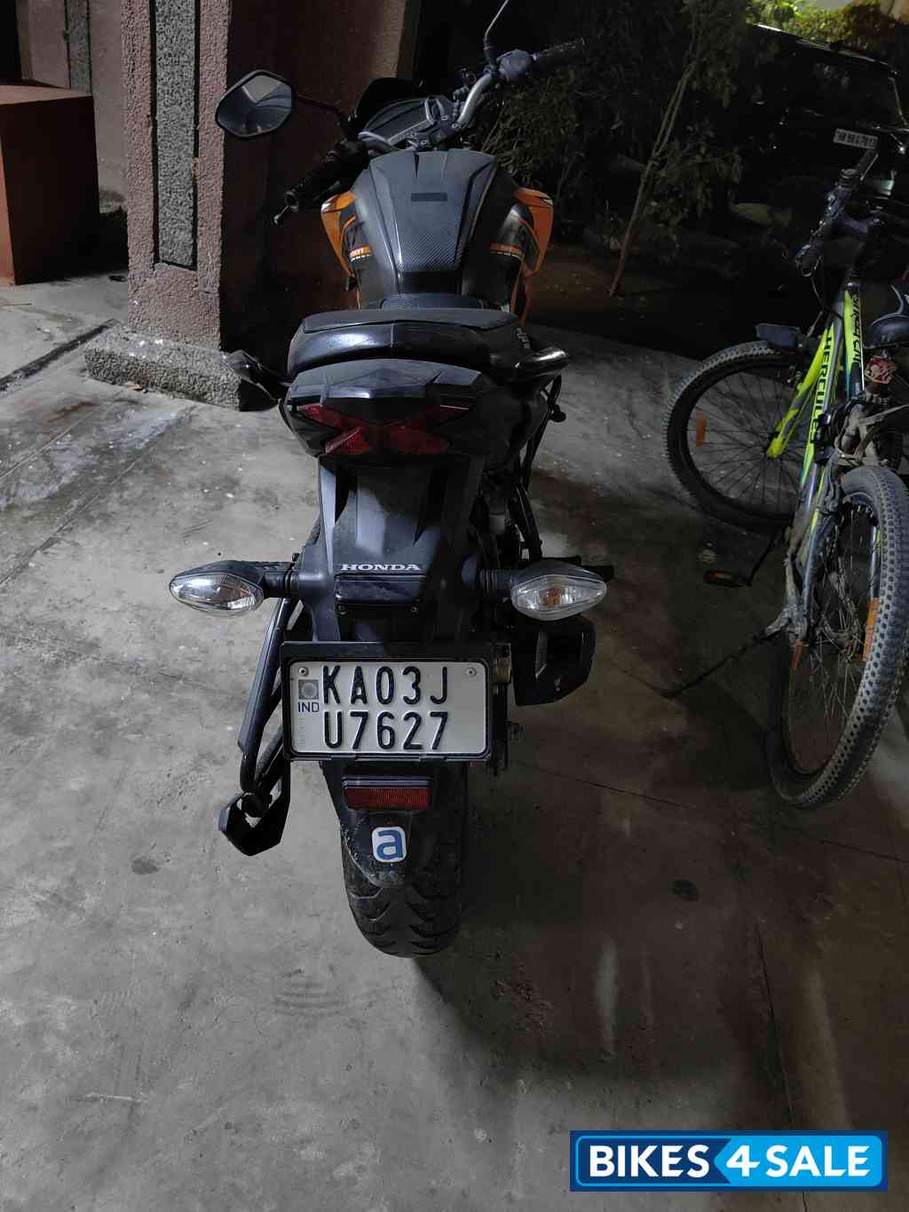 Honda CB Hornet 160R ABS