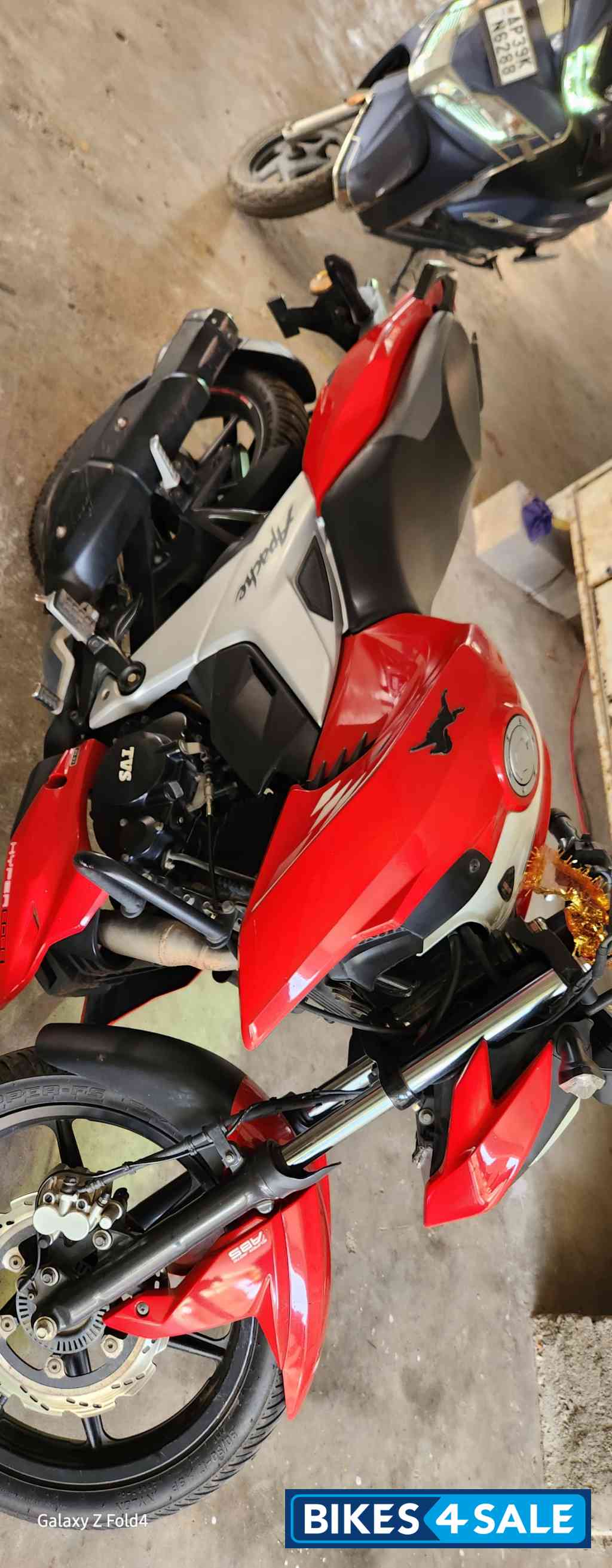 TVS Apache RTR 160 4V BS6