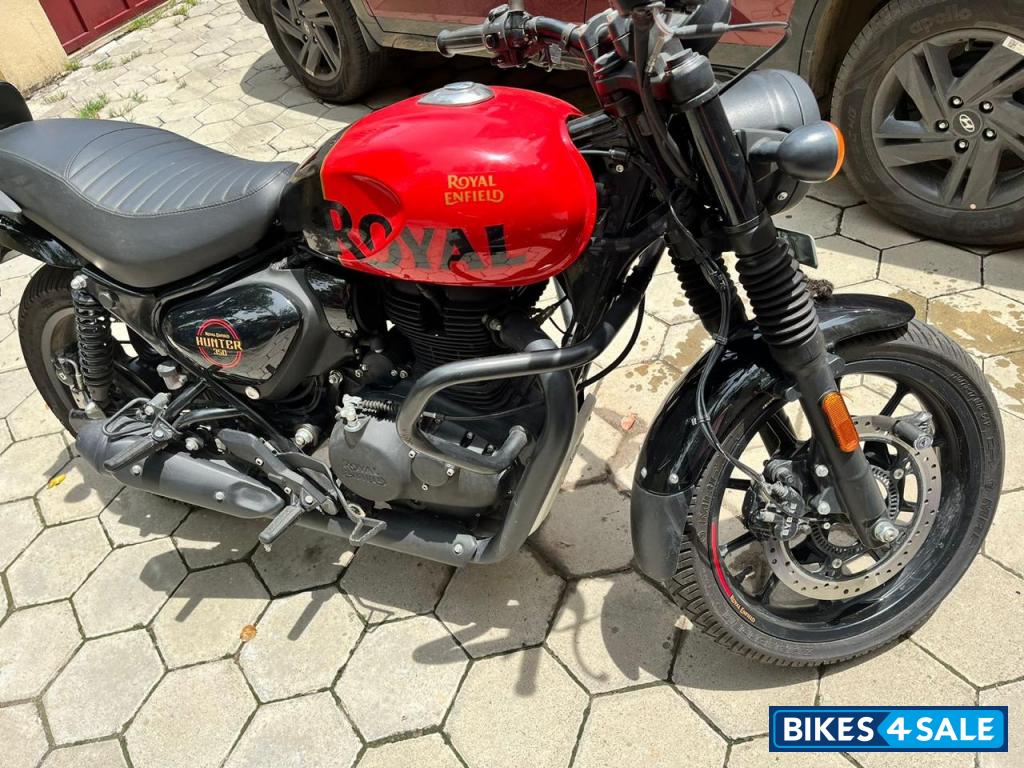 Red Royal Enfield Hunter 350 Metro