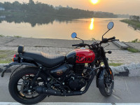 Red Royal Enfield Hunter 350 Metro