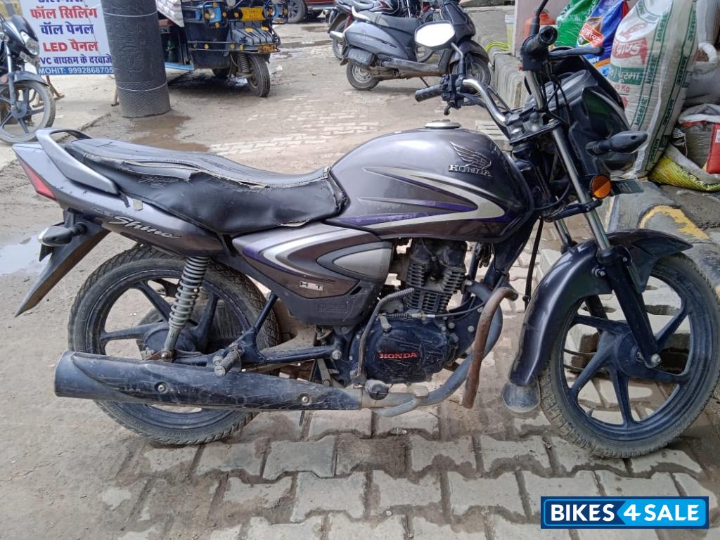 Grey Honda Shine 125