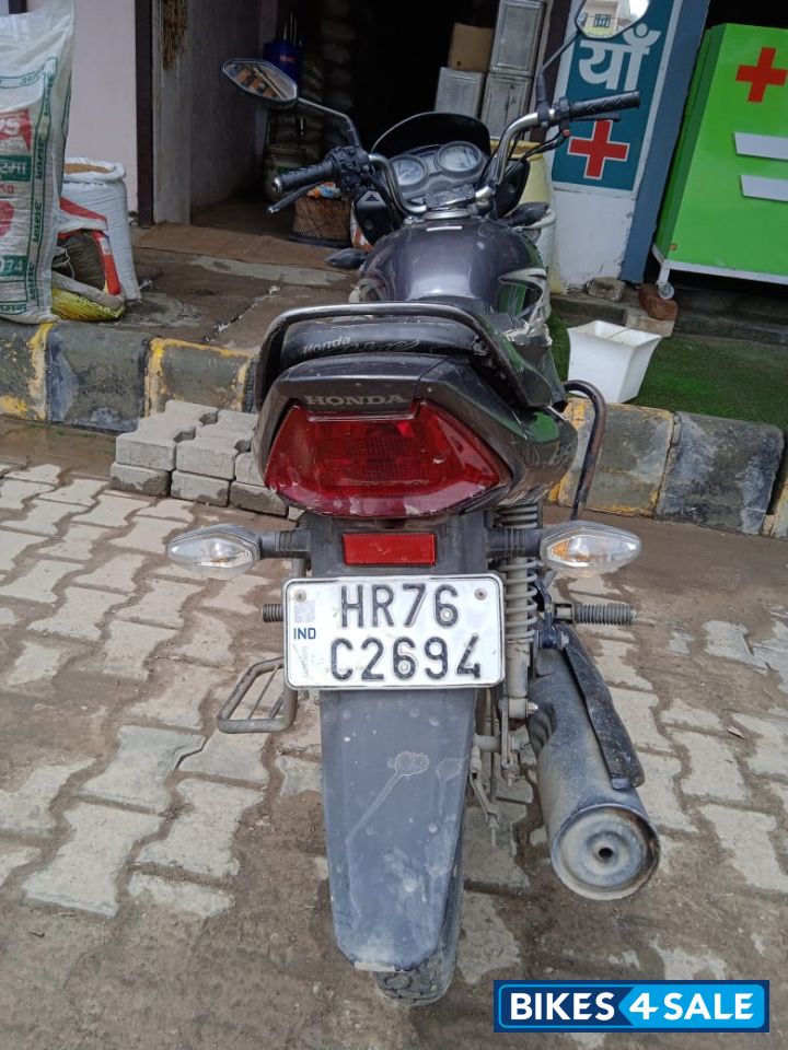 Grey Honda Shine 125