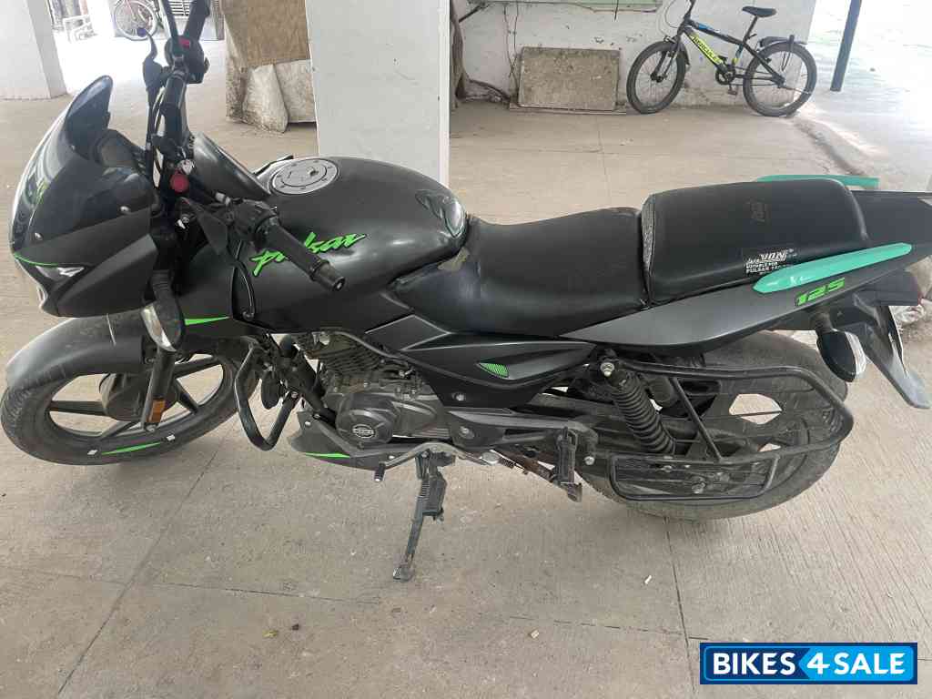 Bajaj Pulsar 125 Split Seat