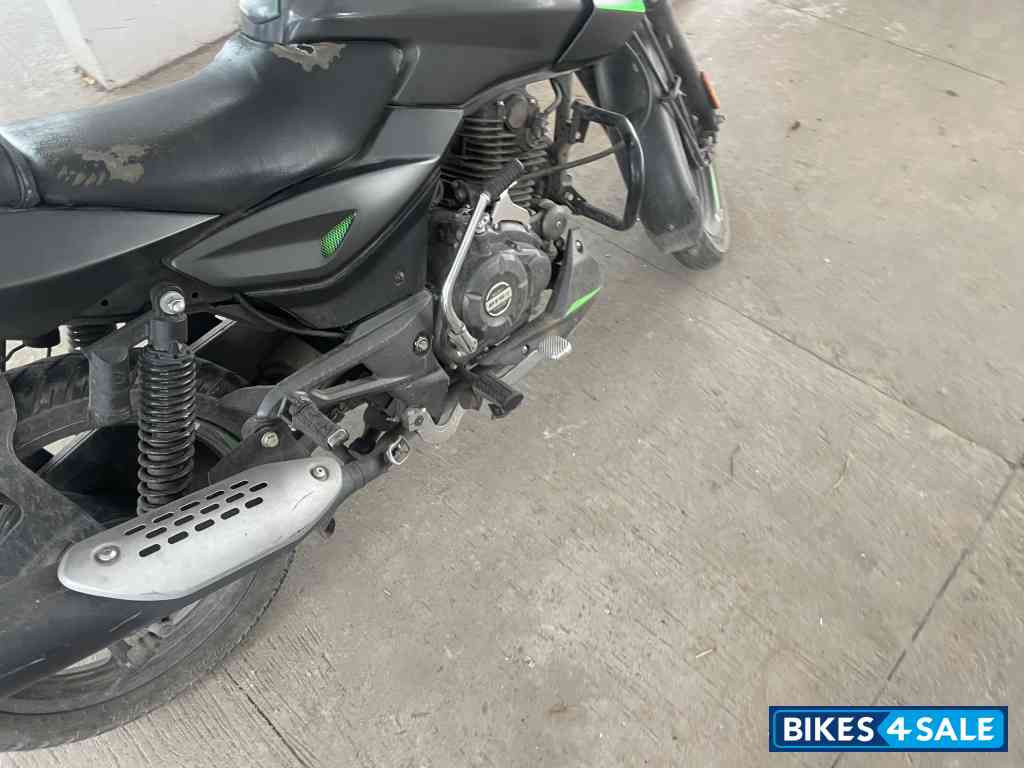 Bajaj Pulsar 125 Split Seat